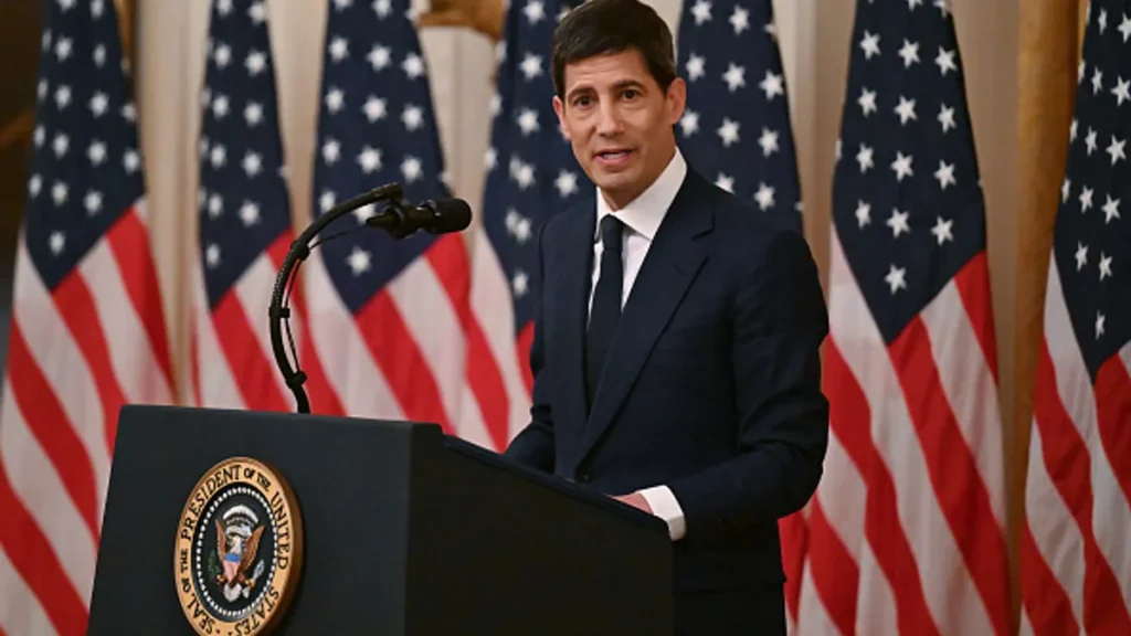a-new-era-at-the-eccles-building-kevin-warsh-leads-first-fomc-meeting-amidst-economic-turbulence