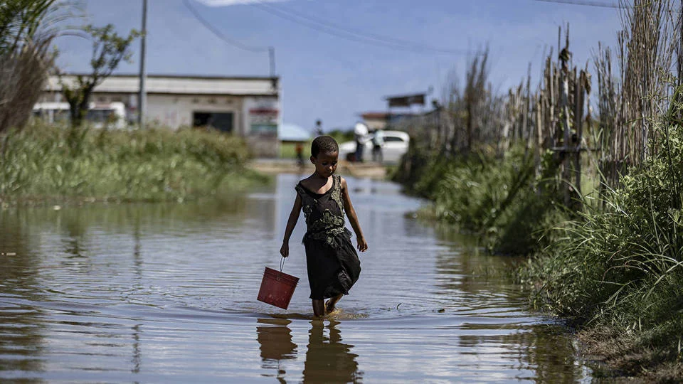 beyond-decarbonization-a-new-global-framework-for-the-human-face-of-climate-change