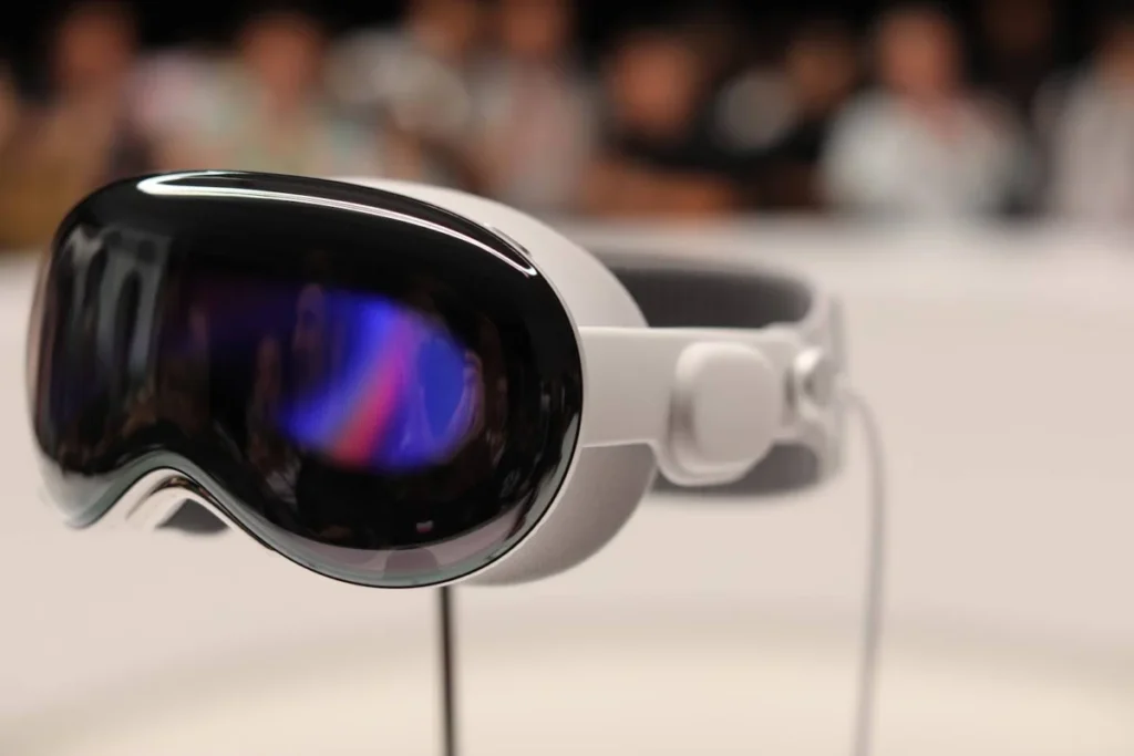 leadership-shakeup-at-apple-vision-pro-chief-paul-meade-departs-for-openai