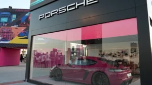 porsche-financial-services-navigates-leadership-transition-amidst-strategic-overhaul