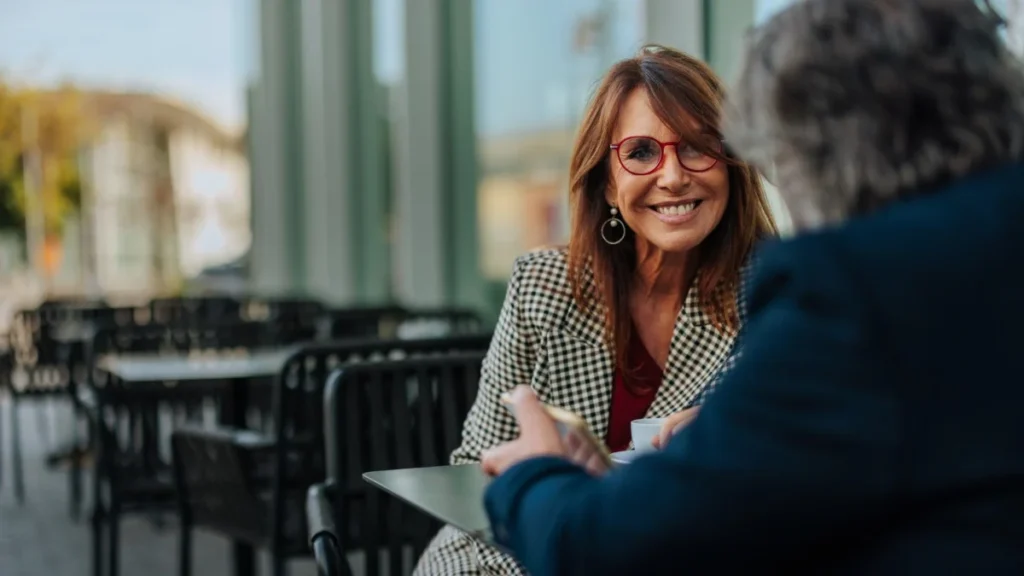 the-professional-paradox-navigating-financial-advice-within-your-social-circle