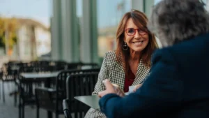 the-professional-paradox-navigating-financial-advice-within-your-social-circle