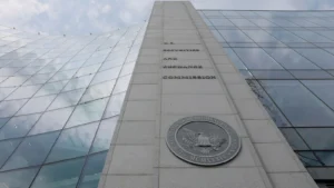 the-quarterly-reporting-tug-of-war-why-investors-fear-the-secs-proposed-shift-to-semiannual-filings