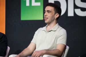 breach-of-trust-the-high-stakes-legal-battle-between-social-apps-fizz-and-sidechat