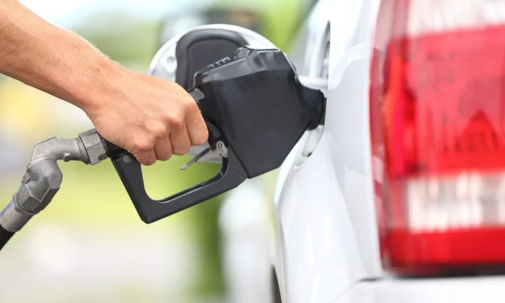 drivers-find-temporary-respite-july-4th-weekend-sees-gas-prices-ease-amid-record-travel-projections