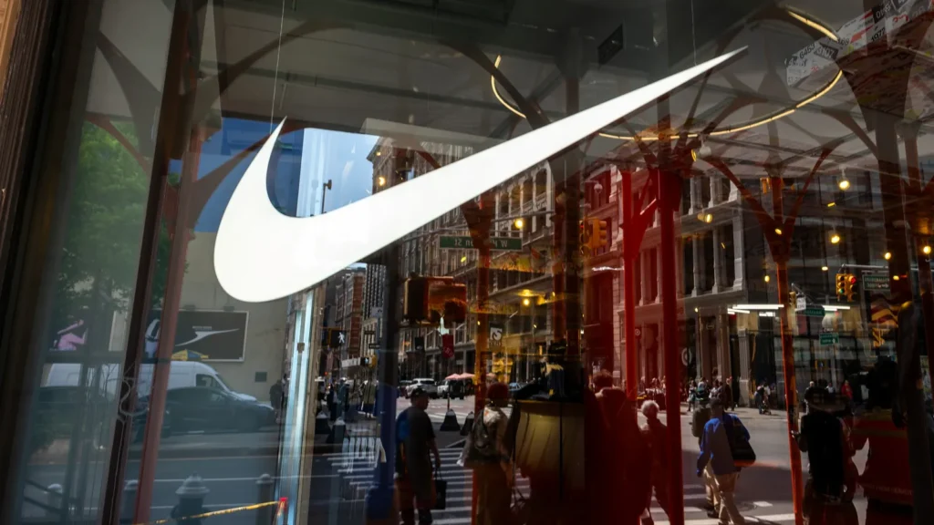 nikes-strategic-pivot-navigating-a-win-now-mandate-amidst-leadership-turmoil-and-market-stagnation