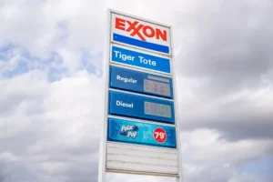 the-battle-for-the-quarterly-report-exxonmobil-cfos-bold-stance-on-sec-disclosure-reform