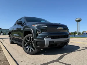 the-electric-paradox-why-the-chevrolet-silverado-ev-struggles-to-find-its-footing-in-a-truck-obsessed-market