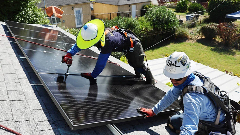 the-fossil-fuel-fallacy-how-trumps-energy-policy-is-stifling-the-american-consumer-economy