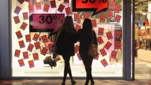the-great-trade-down-u-s-consumers-pivot-to-value-amidst-persistent-economic-headwinds