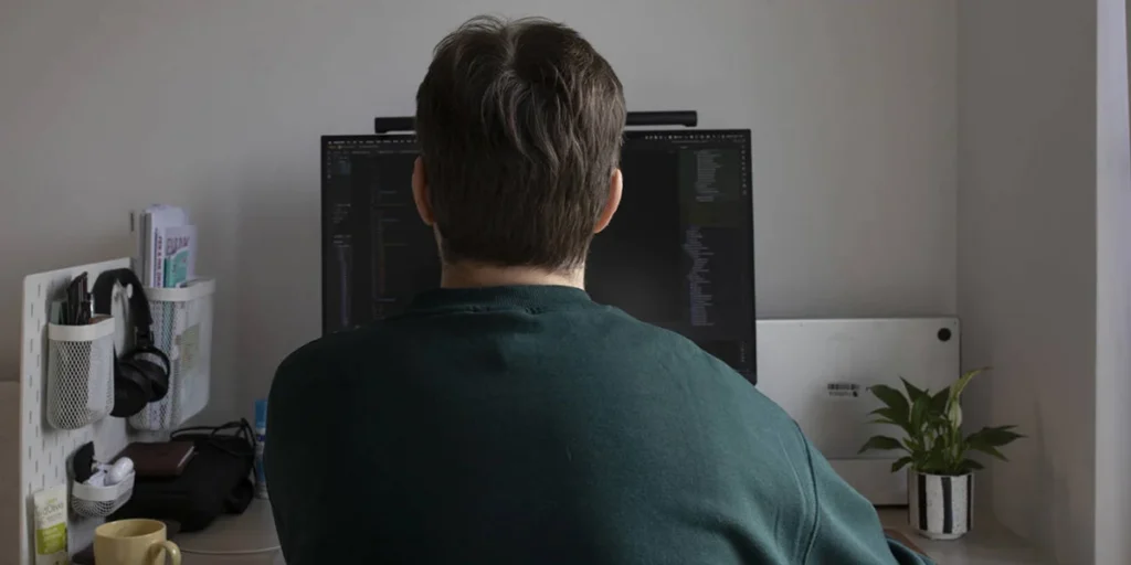 the-office-imperative-why-early-career-professionals-must-prioritize-physical-presence