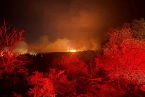 a-hard-won-reprieve-north-texas-firefighters-battle-the-historic-ross-fire-amid-changing-weather