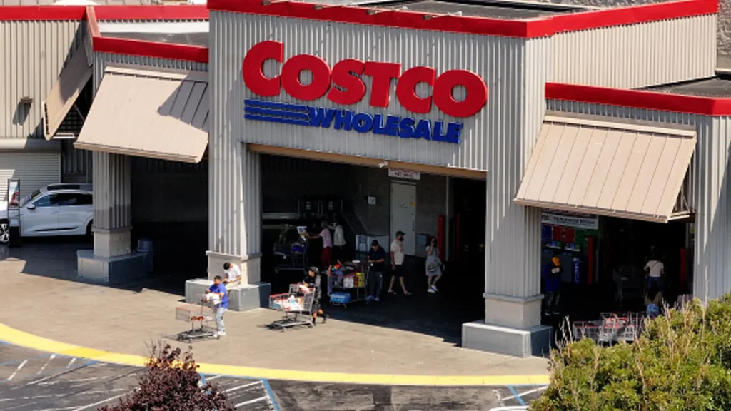 costco-reports-surging-q4-profits-as-tariff-refunds-fuel-price-reductions-and-legal-battles