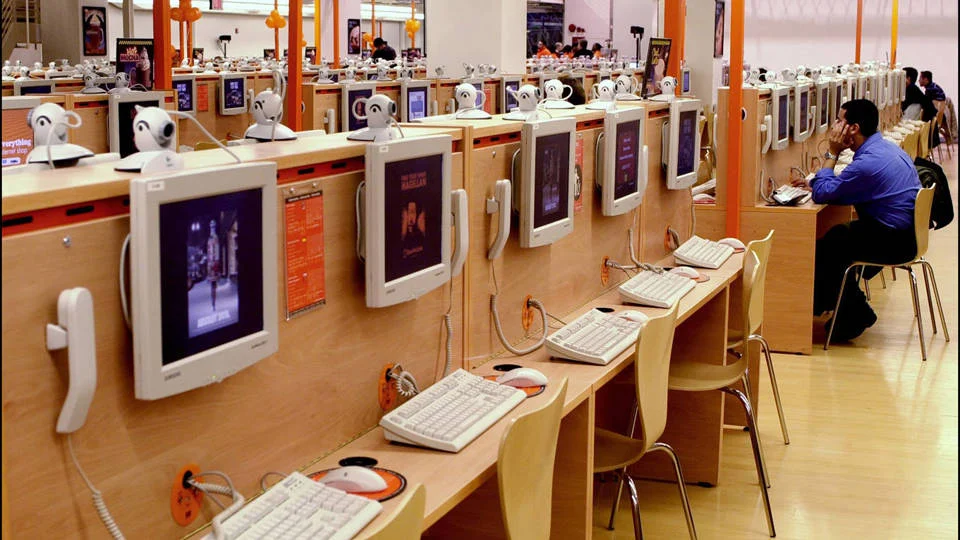 the-battle-for-the-digital-commons-why-preserving-the-open-internet-is-the-key-to-restoring-technological-trust