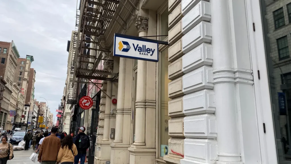valley-national-bancorps-acquisition-of-bluevine-a-strategic-shift-toward-digital-dominance