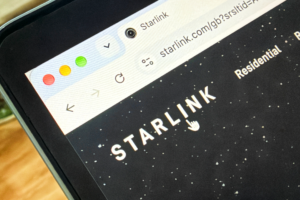 connectivity-restored-the-geopolitics-of-spacexs-starshield-in-ukraine