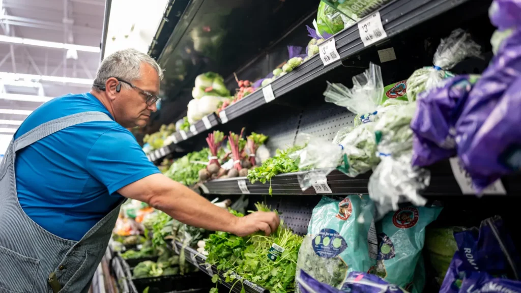 consumer-inflation-expectations-climb-for-second-consecutive-month-amid-tariff-pressures-and-geopolitical-strain