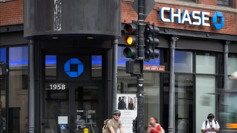 the-debanking-battle-jpmorgan-chase-moves-to-dismiss-trumps-high-stakes-lawsuit