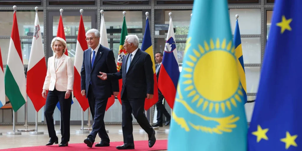 the-middle-power-dilemma-can-carneys-third-path-save-the-liberal-international-order